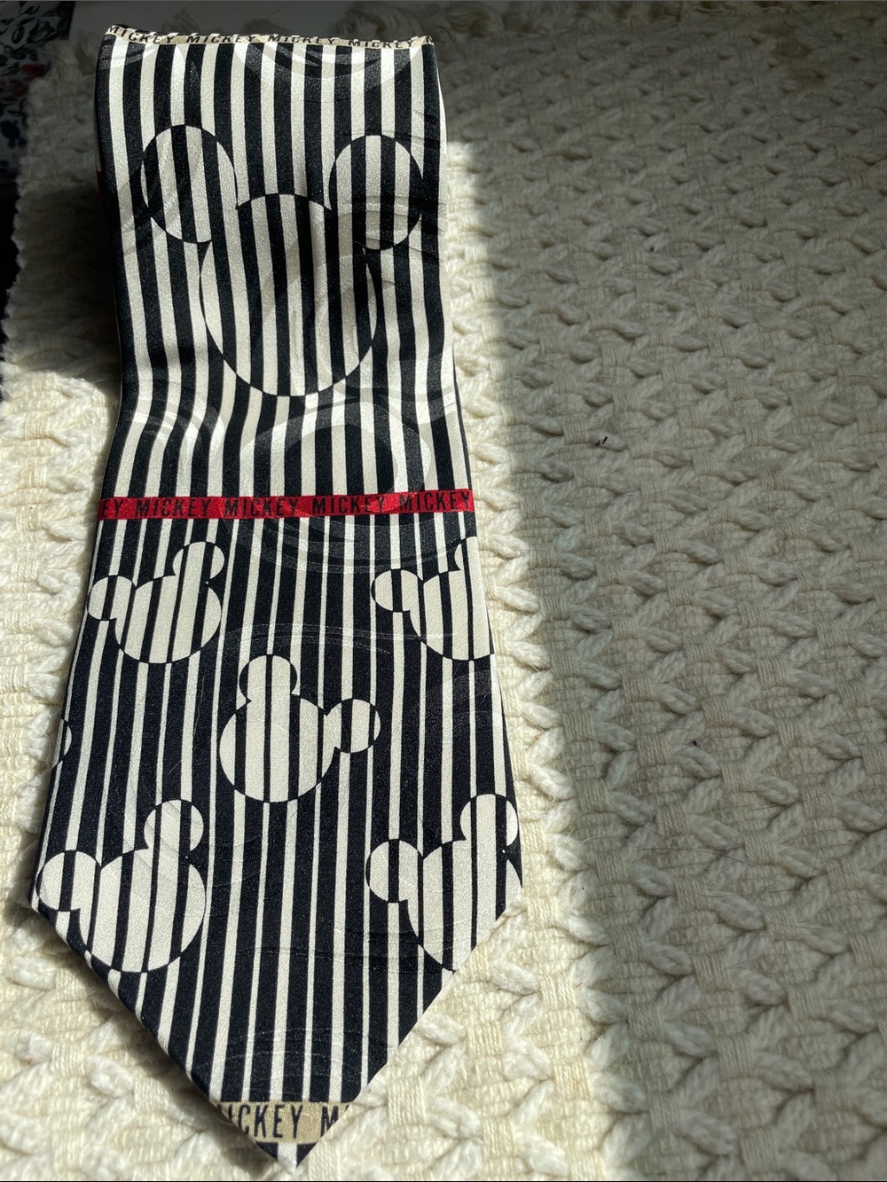 VTG DISNEY MICKEY & CO SILK TIE